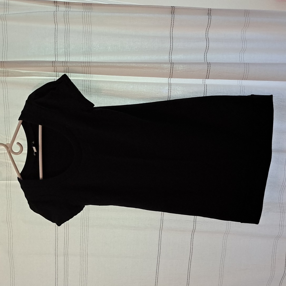 Medium little black dress short sleeve Ann Taylor Loft like new, thick fabric